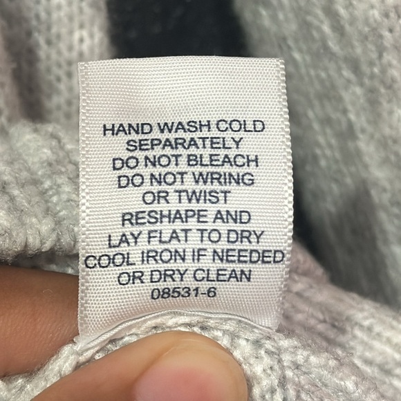 ST. JOHN’S BAY Women’s Light Gray Sweater Sz Small - Picture 6 of 6